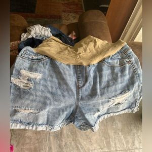 Blue Maternity shorts. Says extra large fit more like medium/large